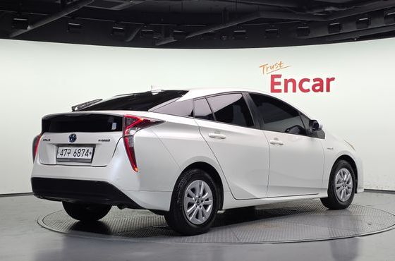 Toyota Prius 1.8 E — пробег 121 402 км — фото 2 из 5