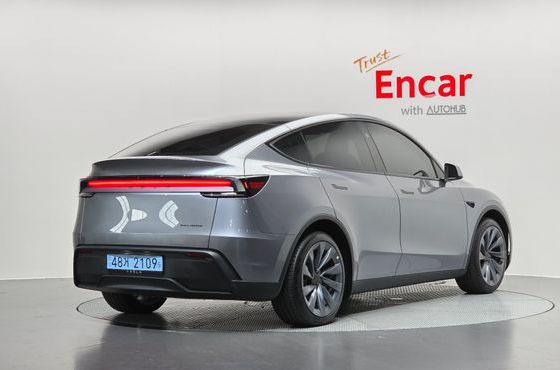 Tesla Model Y Premium Long Range AWD — пробег 2 564 км — фото 2 из 5