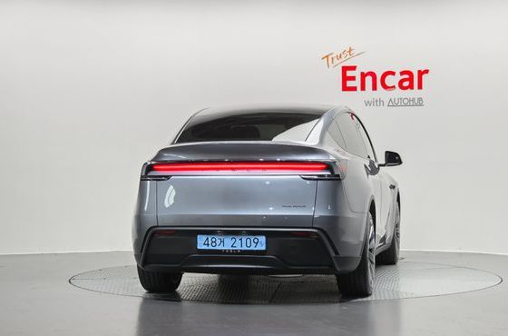 Tesla Model Y Premium Long Range AWD — пробег 2 564 км — фото 4 из 5