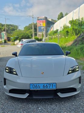Porsche Taycan 4S — пробег 4 700 км — фото 1 из 5