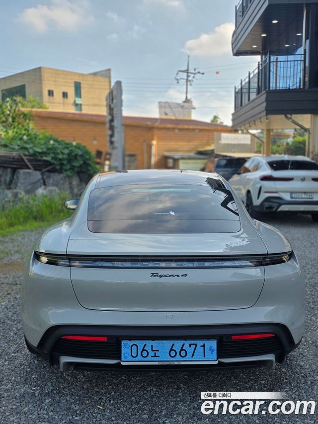Porsche Taycan 4S — пробег 4 700 км — фото 4 из 5
