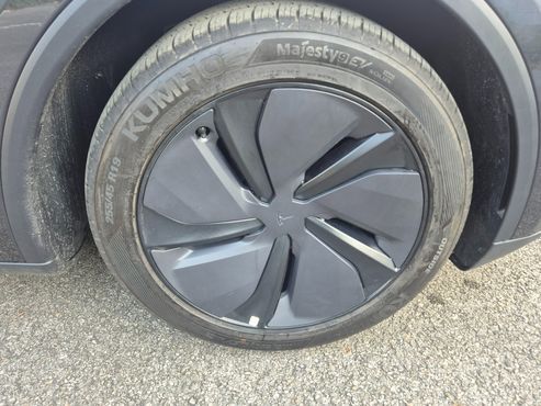 Tesla Model Y Premium RWD — пробег 1 610 км — фото 5 из 5
