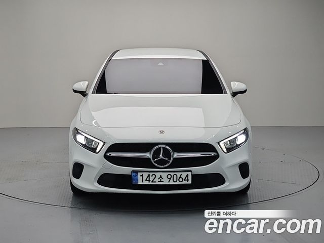 Mercedes-Benz A-Class A200d Sedan — пробег 30 874 км — фото 3 из 5