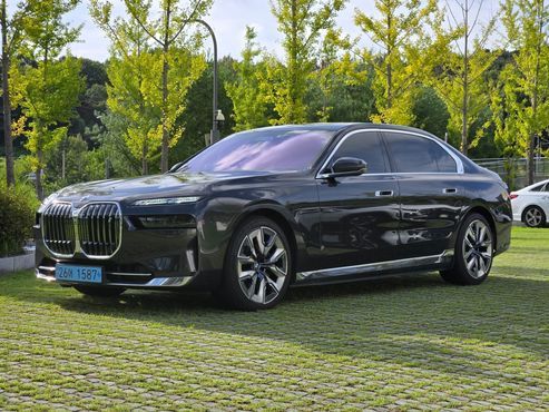 BMW i7 xDrive 60 Design Pure Excellence — пробег 63 835 км — фото 1 из 5
