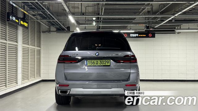 BMW X7 xDrive 40i Design Pure Excellence 7-Seater — пробег 4 072 км — фото 3 из 5