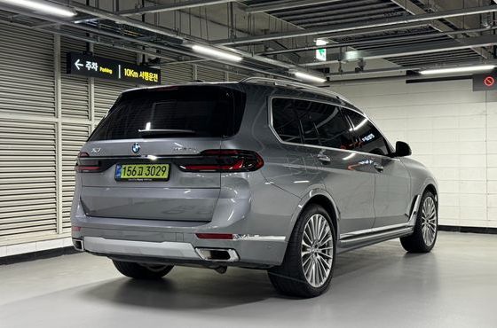 BMW X7 xDrive 40i Design Pure Excellence 7-Seater — пробег 4 072 км — фото 4 из 5