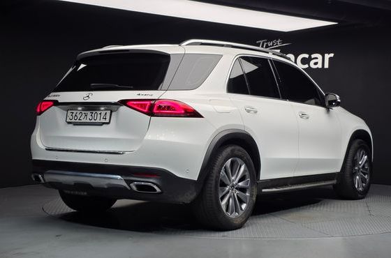Mercedes-Benz GLE-Class GLE300d 4MATIC — пробег 136 023 км — фото 2 из 5
