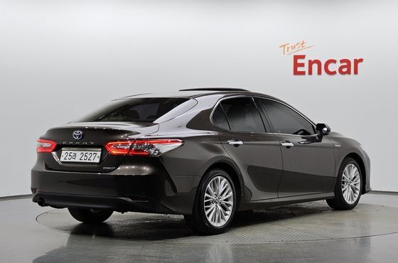 Toyota Camry 2.5 XLE Hybrid — пробег 74 340 км — фото 2 из 5