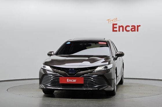 Toyota Camry 2.5 XLE Hybrid — пробег 74 340 км — фото 3 из 5