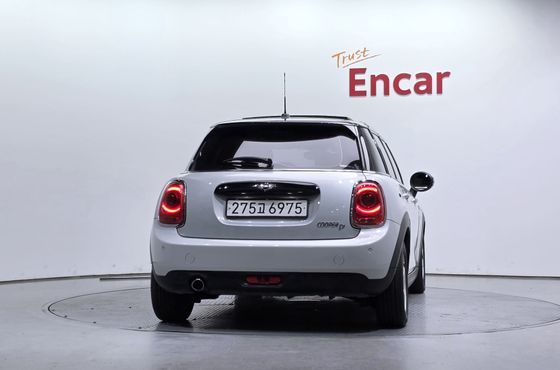 Mini Cooper 5Door Mid 3rd — пробег 125 709 км — фото 4 из 5