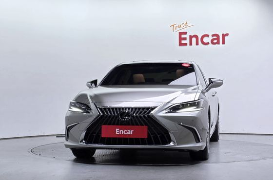 Lexus ES Executive — пробег 16 959 км — фото 3 из 5