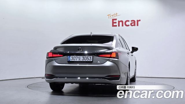 Lexus ES Executive — пробег 16 959 км — фото 4 из 5