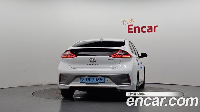 Hyundai Ioniq Q — пробег 100 834 км — фото 4 из 5