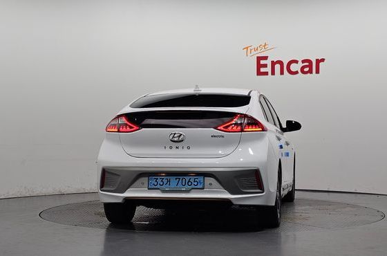 Hyundai Ioniq Q — пробег 100 834 км — фото 4 из 5