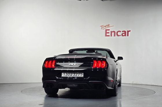 Ford Mustang GT Convertible — пробег 28 185 км — фото 4 из 5