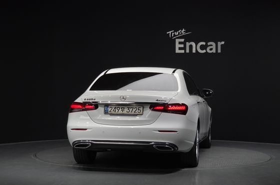Mercedes-Benz E-Class E220d 4MATIC Exclusive — пробег 59 724 км — фото 4 из 5