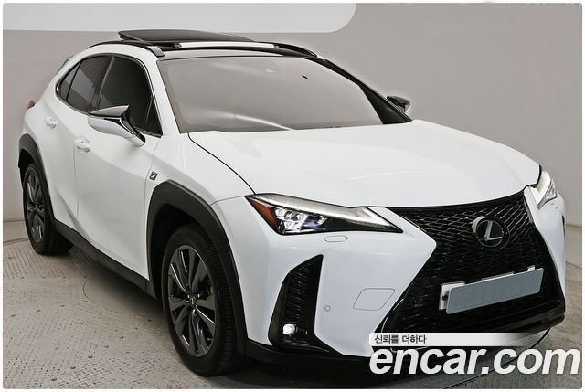 Lexus UX 2.0 F-Sport 2WD — пробег 55 719 км — фото 3 из 5