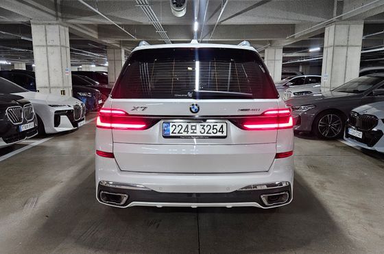 BMW X7 xDrive 40i M Sport 6STR — пробег 15 018 км — фото 4 из 5