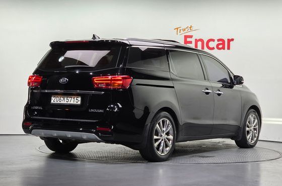 Kia Carnival 7-Seater Limousine VIP — пробег 157 592 км — фото 2 из 5