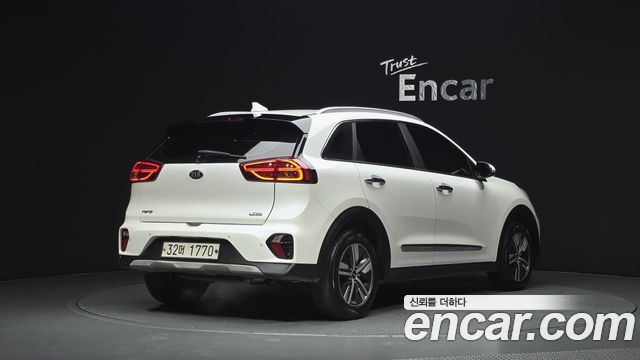 Kia Niro 1.6 HEV Prestige — пробег 176 066 км — фото 2 из 5