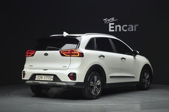 Kia Niro 1.6 HEV Prestige — пробег 176 066 км — фото 2 из 5