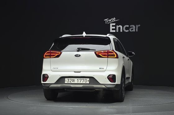 Kia Niro 1.6 HEV Prestige — пробег 176 066 км — фото 4 из 5