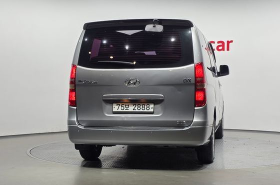 Hyundai Starex 11-Seater Wagon CVX Luxury — пробег 134 455 км — фото 4 из 5
