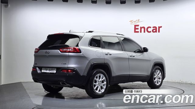 Jeep Cherokee 2.0 Diesel Longitude AWD — пробег 101 563 км — фото 2 из 5