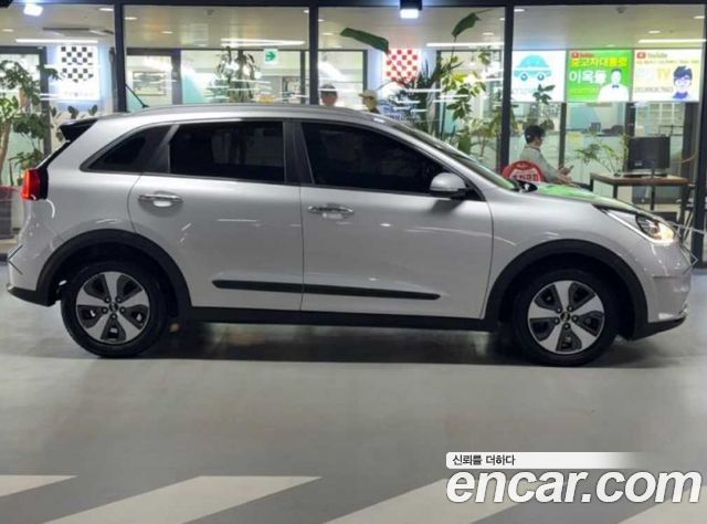 Kia Niro Prestige — пробег 207 673 км — фото 3 из 5
