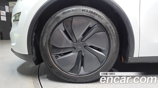 Tesla Model Y Long Range AWD — пробег 28 483 км — фото 5 из 5
