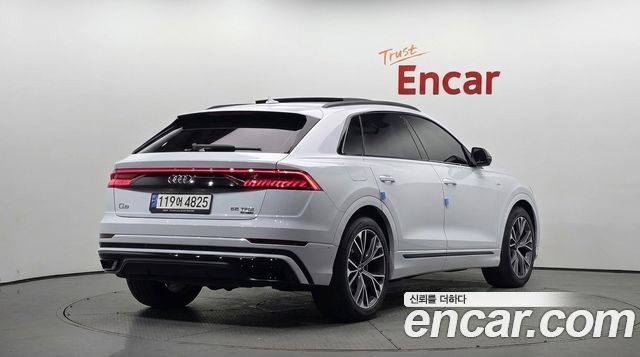 Audi Q8 55 TFSI Quattro Premium — пробег 67 080 км — фото 2 из 5