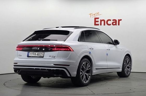 Audi Q8 55 TFSI Quattro Premium — пробег 67 080 км — фото 2 из 5