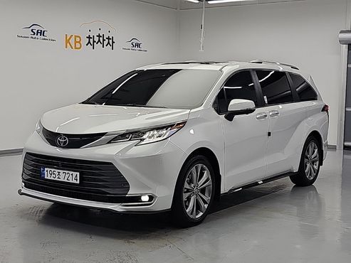 Toyota Sienna 2.5 Hybrid 2WD — пробег 16 432 км — фото 1 из 5
