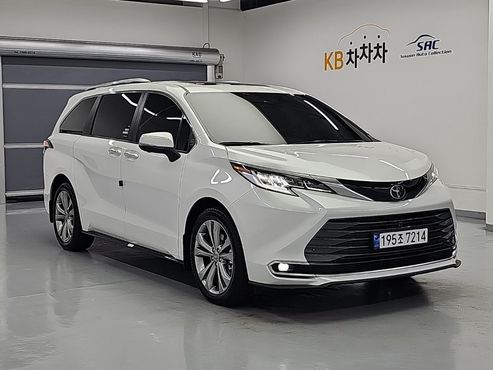 Toyota Sienna 2.5 Hybrid 2WD — пробег 16 432 км — фото 2 из 5
