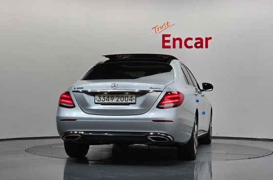 Mercedes-Benz E-Class E300 4MATIC Avnatgarde — пробег 72 613 км — фото 4 из 5
