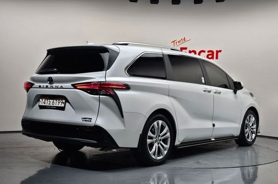 Toyota Sienna 2.5 Hybrid 2WD — пробег 45 983 км — фото 2 из 5