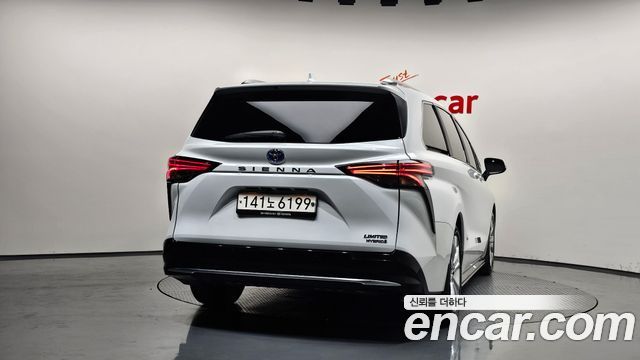 Toyota Sienna 2.5 Hybrid 2WD — пробег 45 983 км — фото 4 из 5