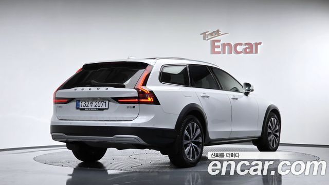 Volvo V90 B5 Pro AWD — пробег 105 179 км — фото 2 из 5