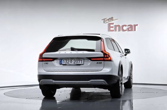 Volvo V90 B5 Pro AWD — пробег 105 179 км — фото 4 из 5
