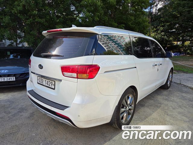 Kia Carnival 9-seater Noblesse — пробег 197 000 км — фото 4 из 5
