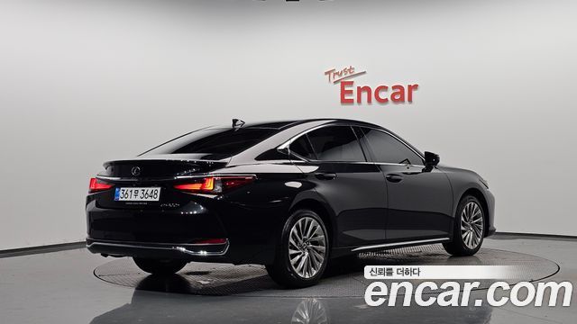 Lexus ES Executive — пробег 5 820 км — фото 2 из 5