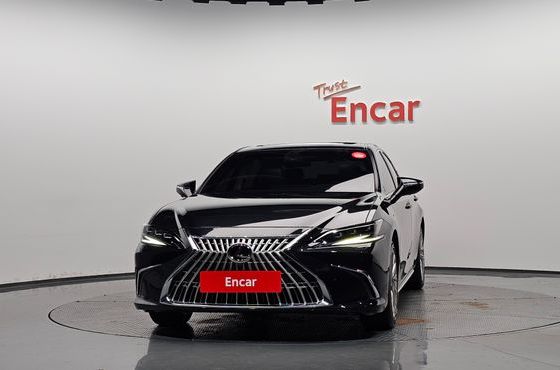 Lexus ES Executive — пробег 5 820 км — фото 3 из 5
