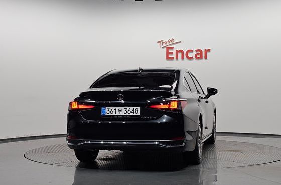 Lexus ES Executive — пробег 5 820 км — фото 4 из 5
