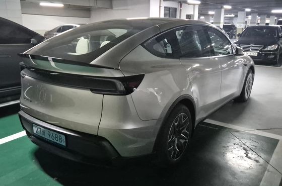 Tesla Model Y L Long Range AWD — пробег 25 км — фото 2 из 5