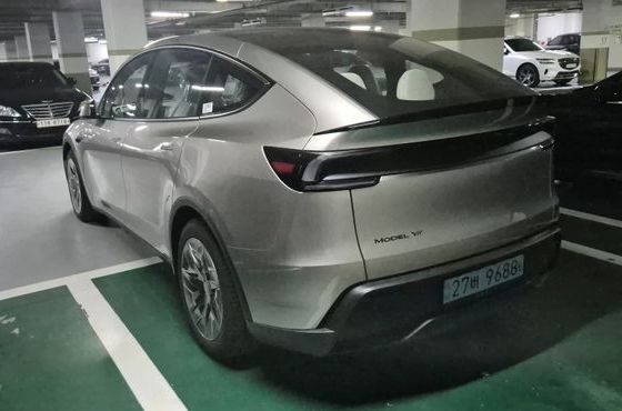Tesla Model Y L Long Range AWD — пробег 25 км — фото 4 из 5
