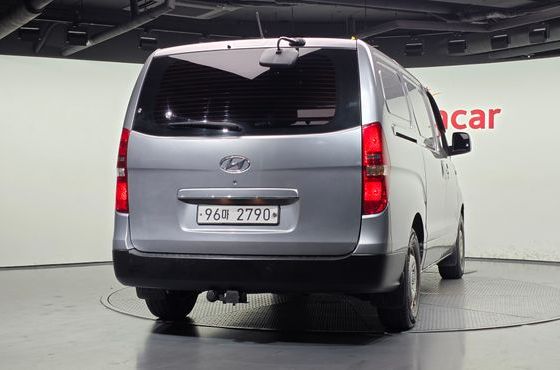 Hyundai Starex Van 3-Seater Style — пробег 216 686 км — фото 4 из 5