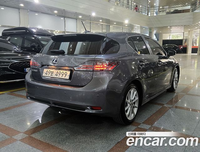 Lexus CT200h 1.8 Compact Luxury ZWA10 — пробег 84 258 км — фото 4 из 5