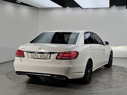 Mercedes-Benz E-Class E200 Avantgarde — пробег 161 000 км — фото 4 из 5