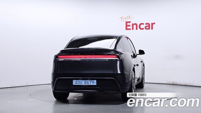 Tesla Model Y RWD — пробег 27 950 км — фото 4 из 5