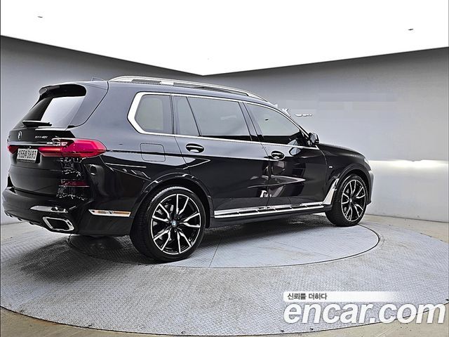BMW X7 xDrive 40i M Sport 7STR — пробег 26 867 км — фото 4 из 5